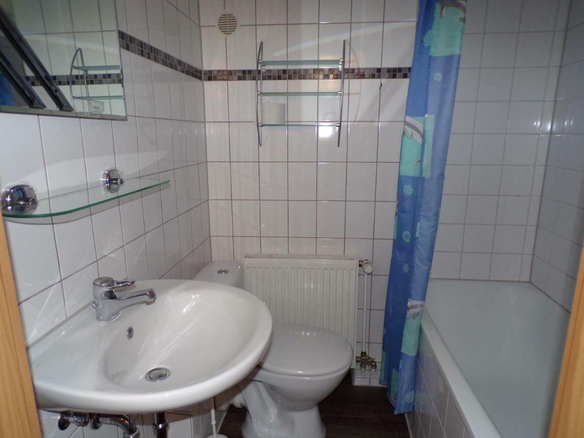 Ferienwohnung Am Greifswalder Bodden ヴィーク エクステリア 写真
